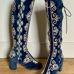 Rare Vintage 1960’s Boots // Blue Suede White Scroll Design Cord Embroidery // Lace Up Corset Sides Peep Toe // Boho Hippie // Courtney Love