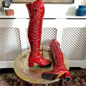 Vintage 1960s Thigh Boots in Lipstick Red Patent Leather w Side Lacing Metal Eyelets // Italian Made // US 6 UK 4.5 EU 37.5 // Go Go Fetish image 2