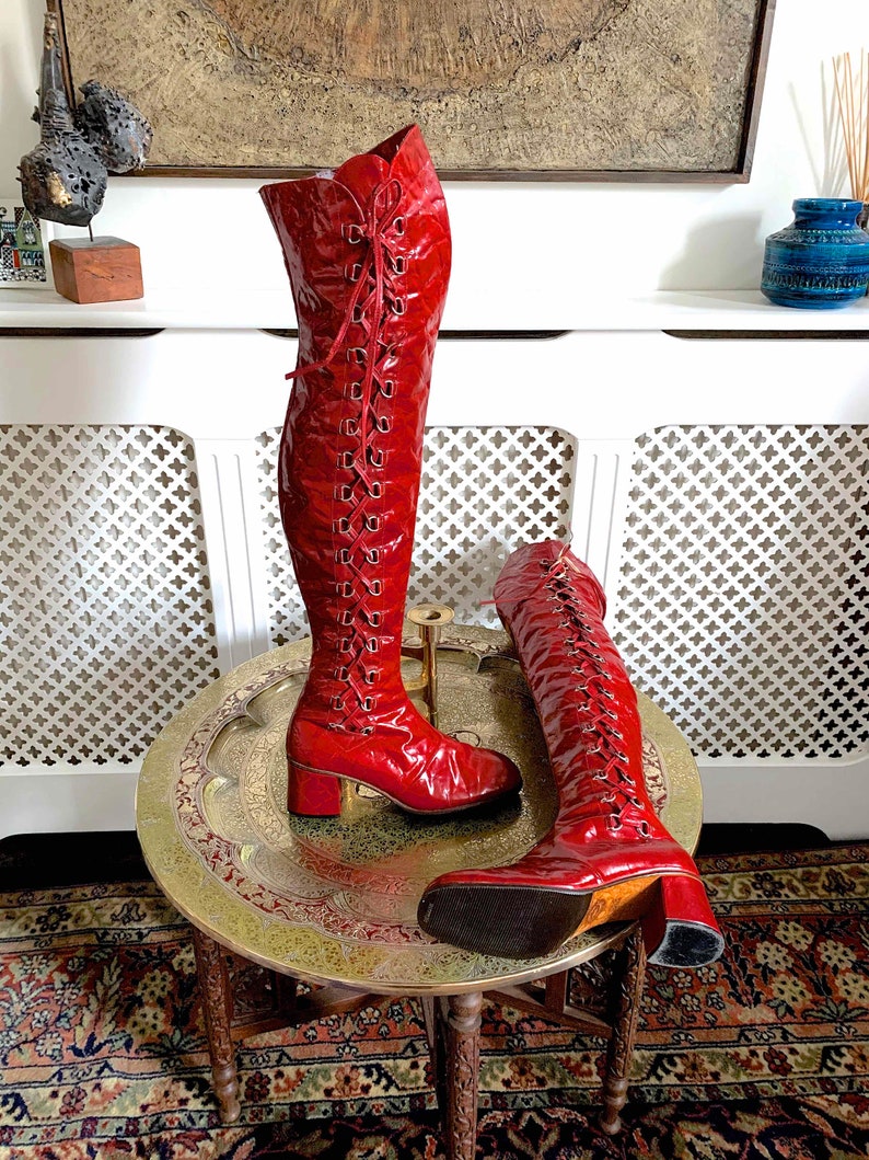 Vintage 1960s Thigh Boots in Lipstick Red Patent Leather w Side Lacing Metal Eyelets // Italian Made // US 6 UK 4.5 EU 37.5 // Go Go Fetish image 2