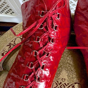 Vintage 1960s Thigh Boots in Lipstick Red Patent Leather w Side Lacing Metal Eyelets // Italian Made // US 6 UK 4.5 EU 37.5 // Go Go Fetish image 6