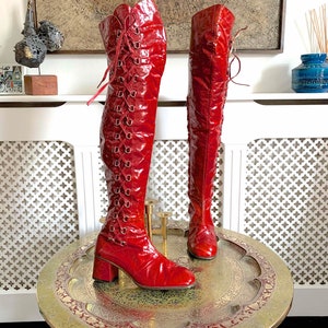 Vintage 1960s Thigh Boots in Lipstick Red Patent Leather w Side Lacing Metal Eyelets // Italian Made // US 6 UK 4.5 EU 37.5 // Go Go Fetish image 3