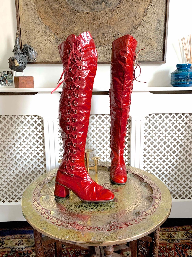 Vintage 1960s Thigh Boots in Lipstick Red Patent Leather w Side Lacing Metal Eyelets // Italian Made // US 6 UK 4.5 EU 37.5 // Go Go Fetish image 3