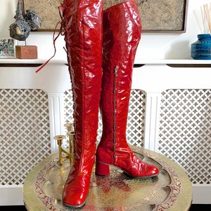 Vintage 1960s Thigh Boots in Lipstick Red Patent Leather w Side Lacing Metal Eyelets // Italian Made // US 6 UK 4.5 EU 37.5 // Go Go Fetish image 9