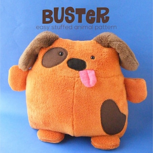 Puede incluir: Un juguete de peluche naranja en forma de perro con orejas marrones y una lengua rosa que sobresale. El juguete tiene manchas negras y el texto "Buster easy stuffed animal pattern" está por encima del juguete.