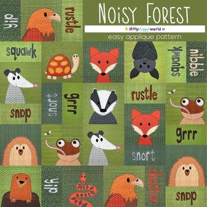 Puede incluir: Un edredón de retazos con varios animales del bosque, incluyendo un zorro, un murciélago y una tortuga, con el texto "Noisy Forest". El edredón tiene un fondo verde y es un patrón de aplique fácil.