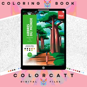 Może przedstawiać: Cyfrowa kolorowanka zatytułowana "Arbres du Monde" (Drzewa Świata) wyświetlana na tablecie. Okładka przedstawia żywą ilustrację ścieżki przez las z wysokimi drzewami. Tekst "COLORCATT DIGITAL FILES" znajduje się na dole.