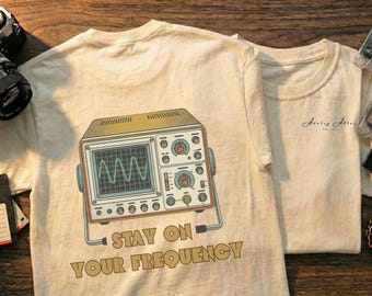 T-shirt Restez connecté, cadeau pour ingénieur du son analogique, streetwear pour producteur de musique, vêtement esthétique Lo-Fi, t-shirt design sonore
