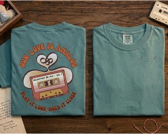 Chemise Our Love is Analog, cadeau Saint-Valentin rétro pour lui ou elle, t-shirt mixtape vintage, couleurs confort 1717, cadeau pour mélomane, Saint-Valentin 2026