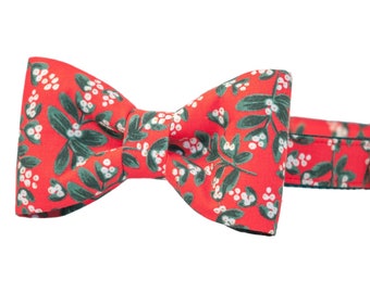 Crew LaLa Under the Mistletoe Bow Tie Dog Collar