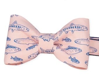 Crew LaLa Skippers Catch Bow Tie Dog Collar