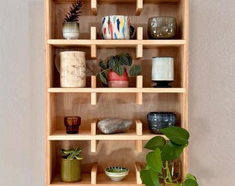 Estante para tazas de madera de fresno hecho a mano, organizador de barra de café, soporte para tazas y expositor.