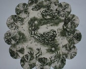 Santa and Sleigh Green and Ivory Toile 8.5 quot Yo Yo Doily II
