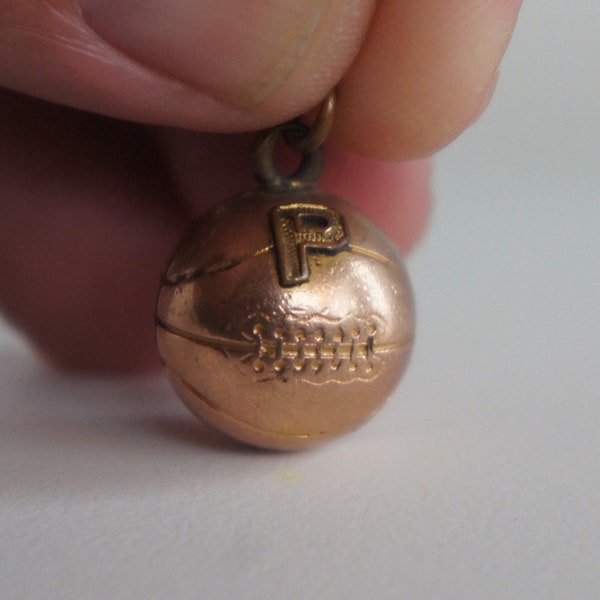 1927 Gold Plated Basketball Charm Pendant. Champs '27 letter P. Laced Ball Exonumia, Insignia, Vintage Sports numismatics