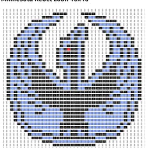 Może przedstawiać: Spikselowany obraz logo Minnesota Rebel Loon, stylizowany wzór w kolorze niebieskim, czarnym i białym. Logo składa się z kwadratowych pikseli, z tekstem "Minnesota Rebel Loon 40x40" u góry.