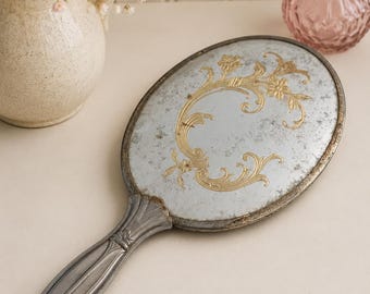 Espejo de mano vintage grabado, espejo de tocador ovalado, parte trasera dorada con diseño floral en tono plateado