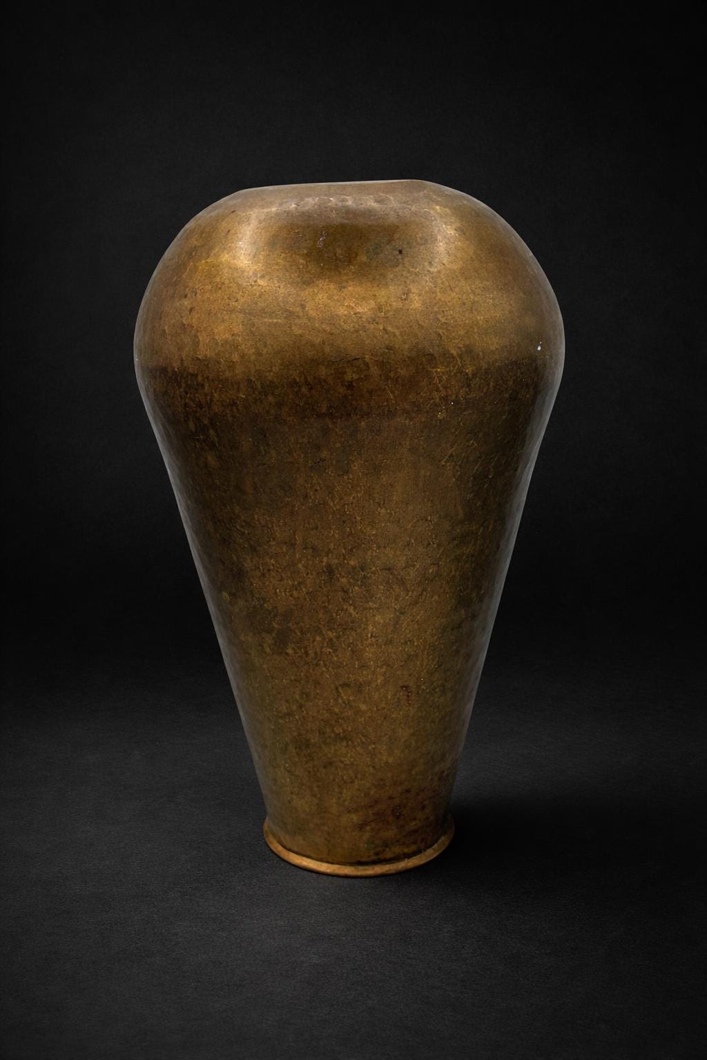 Vase en laiton, art Ottoman, Ht 46 cm, gravé au burin sur