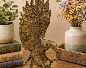 Vintage Adler Statue aus massivem Messing / Mid Century Vogel