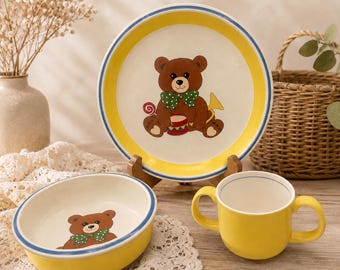 Vintage Mikasa teddybeer kinderserviesset – bord, kom, beker – geel kinderservies