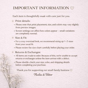 Puede incluir: Una p&aacute;gina color crema con el texto "IMPORTANT INFORMATION" en la parte superior. El texto proporciona detalles sobre las variaciones de impresi&oacute;n, el tama&ntilde;o, las devoluciones y los cambios. La parte inferior de la p&aacute;gina dice "Thank you for supporting our small family business" y los nombres "Nadiia & Viktor".