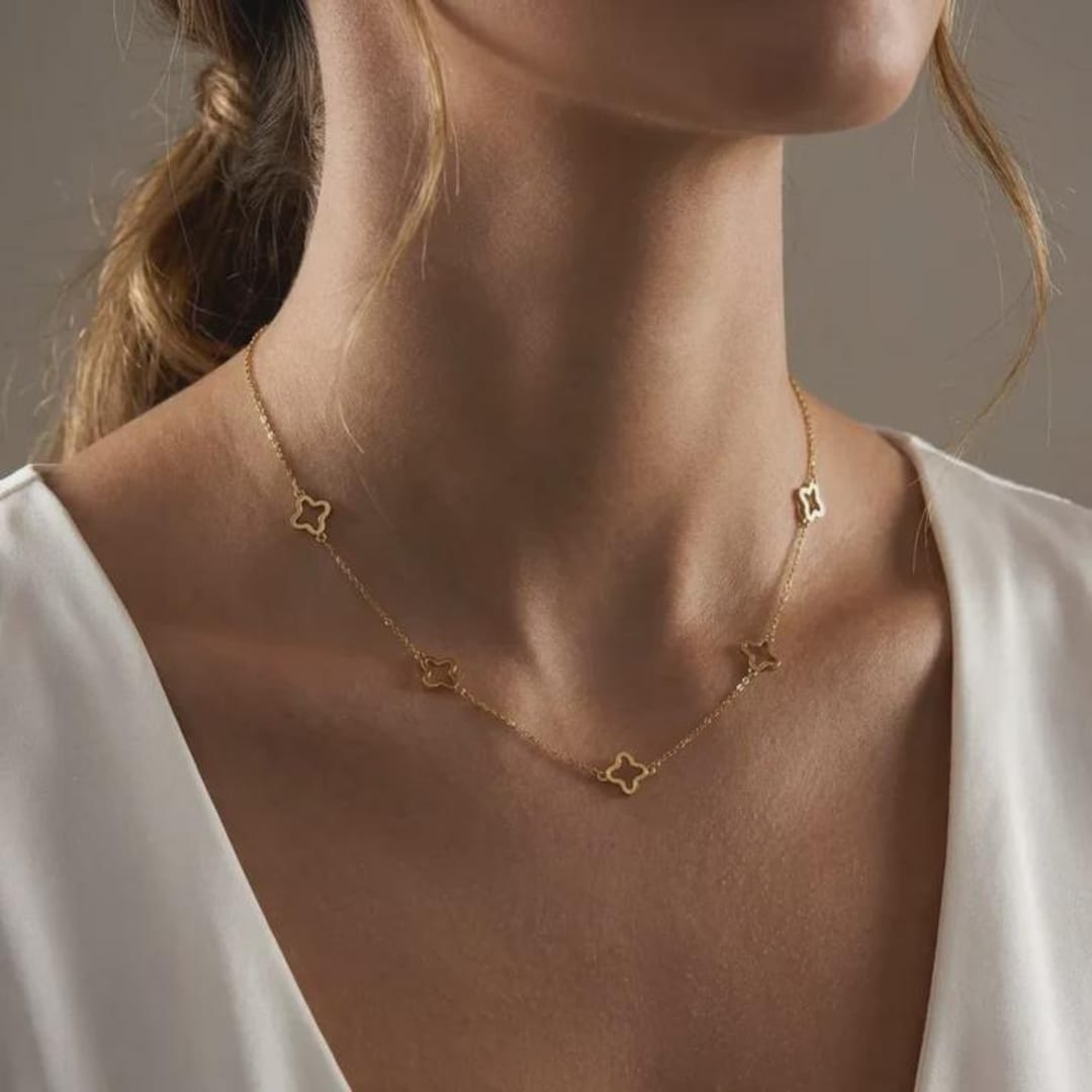 Inès 18kt Gold Clover Outline Moissanite Architectural Station