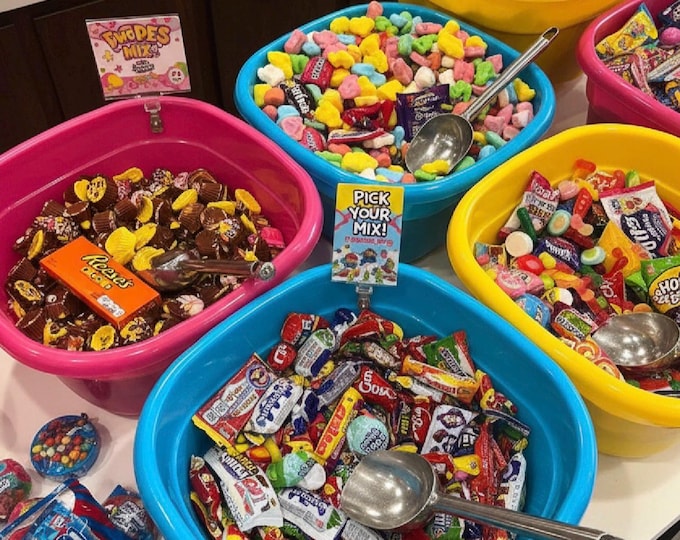 Assorted Candy Scoops Gift Bag: Chocolate, Gummy, Sweet Treats Sampler Box for Parties