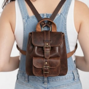 Leder Mini Rucksack Geldbörse, minimalistische Alltagstasche, kleiner Rucksack für Mädchen Teenager Frauen, Geschenk zum Valentinstag für Sie (USA UK EU)
