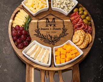 Gepersonaliseerde charcuteriebord van acaciahout, aangepaste kaasplank en messenset, huwelijkscadeau voor stel, gegraveerd cadeau 5e verjaardag