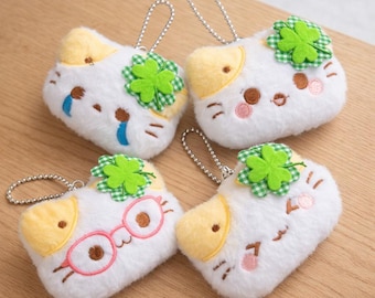 Kawaii Lucky Cat Plush Keychain – Clover Bag Charm, Soft Animal Keyring