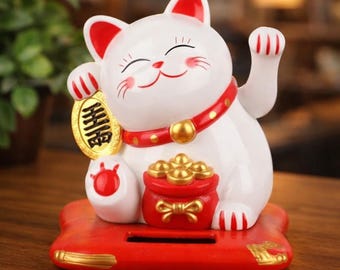 ソーラーパワーで動く招き猫 | 日本の招き猫の置物