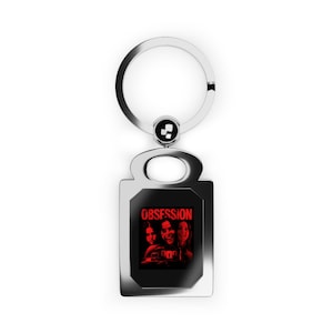 Schlüsselanhänger zum Film „Obsession“, Nikki-Horror-Schlüsselanhänger, Schlüsselanhänger „Obsession 2026“, Geschenk für Fans von Psychothrillern, Gothic-Horror-Accessoire