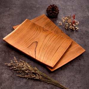 Handgjord serveringsfat i teakträ – Minimalistisk sushibricka