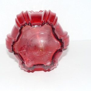 Vintage L E Smith Rubinrote Glasvase Gerippte Design Ausgestelltes Jakobsmuschel Top Hefty MCM