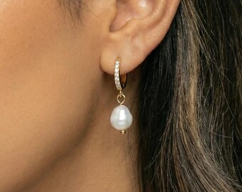 Zoetwaterpareloorbellen, kristalgouden Huggie Hoops, 18 kt verguld roestvrij staal