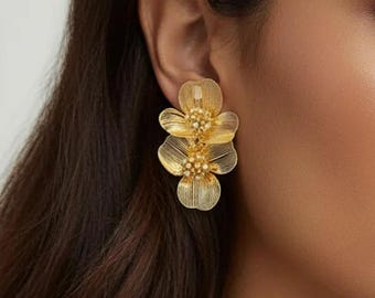 Vergulde oorbellen: bloemen trapsgewijze statement-oorbellen