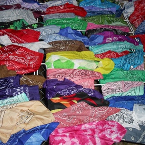 PERFECT Lot of 20 Mixed Colors PAISLEY Silky Polyester fabric Kerchief Hair Scarf BANDANA 21&quot;