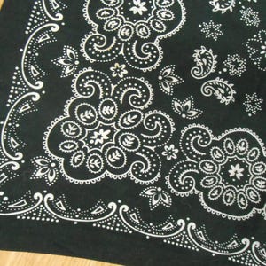 Vtg Big HEAD 26&quot; BLACK Western cotton biker Bandana kerchief Scarf 26&quot; Wild Rag for Cowboys & Cowgirls