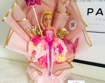 Ramo de muñecas Barbie hecho a mano