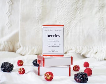 Natural soap bar with dried fruit • Handmade in Mexico • Dried berries