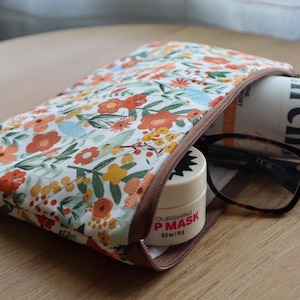 flower print zippered pouch, make up pouch, basic kindle sleeve, e-reader protector