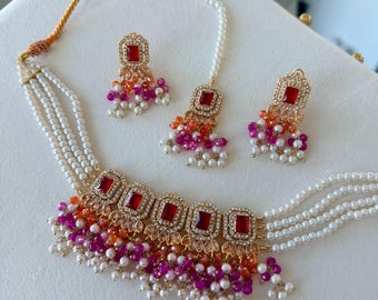 Set di gioielli Kundan multicolore / Orecchini, girocollo e tikka per matrimonio indiano/pakistano