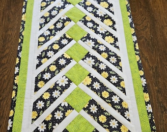 Daisy Quilted Table Runner