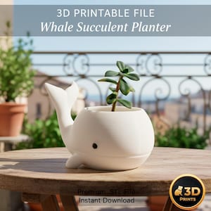 Puede incluir: Una maceta blanca con forma de ballena con una pequeña planta verde en su interior. La maceta tiene una cola, una pequeña aleta y un ojo negro. El texto "3D PRINTABLE FILE Whale Succulent Planter" está en la parte superior. El texto inferior dice "Premium STL File Instant Download".