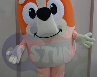 Bingo z kostiumu maskotki Bluey