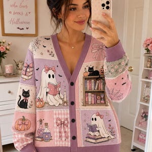 Gilet cardigan patchwork fantôme lisant un livre : maille à carreaux chat noir d'Halloween