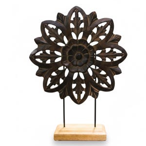 Sculpture mandala en bois sculpté à la main | Décoration bohème florale foncée ajourée