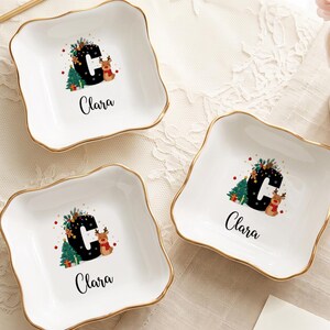 Portagioie natalizio personalizzato con iniziale, vassoio regalo con renna e monogramma personalizzato, portaanelli per le feste per lei, idea regalo per la calza di Natale.