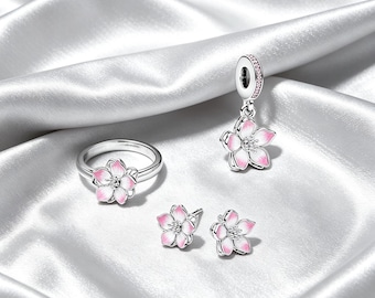Conjunto de regalo con diseño de flores rosas, pendientes, collar, anillo y joyas estilo Pandora, edición de regalo (caja y paño).