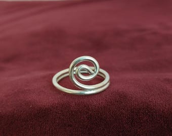 Anillo espiral minimalista, anillo ajustable abierto de plata con diseño de onda simple, joyería hecha a mano.
