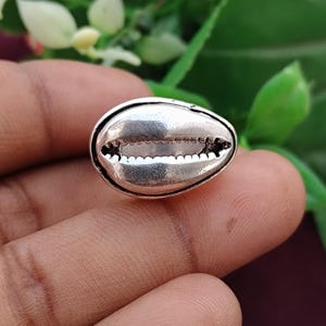 Statementring i sterlingsilver med kauri, bohemiska kustsmycken