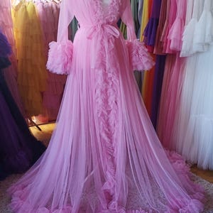 Rosa Tüll-Rüschen-Robe | Schönes langes Kleid mit Schleppe